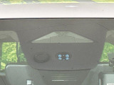 【ホンダセンシング】走行中に前方の車両等を認識し、衝突しそうな時は警報とブレーキで衝突回避と被害軽減をアシスト。より安全にドライブをお楽しみいただけます。