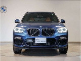 【BMWの伝統】BMWの特徴的な“キドニーグリル”は、80年以上続く伝統の形でございます。変わらないこだわりのデザインが、プレミアムブランド“BMW”を創り出します。