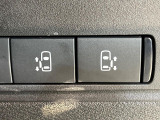 【両側パワースライドドア】スマートキーや運転席のスイッチで後席両側スライドドアの開閉が可能♪電動だから力を入れてドアを開ける必要が無く、小さなお子様でも簡単に開け閉めでき快適です♪