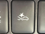 【三菱e-Assist】走行中に前方の車両等を認識し、衝突しそうな時は警報とブレーキで衝突回避と被害軽減をアシスト。より安全にドライブをお楽しみいただけます。