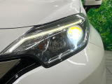 【LEDヘッドライト】悪天候や夜間走行時も良好な視界を確保し安心して運転できる高輝度LEDヘッドライトを装備!点灯速度が早く、消費電力も抑えられています。
