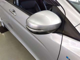 周囲に自車の存在を示すドアミラーウインカー付き!歩行者にも安心♪