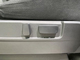 【パワーシート】スイッチ一つで簡単にシートの微調整が可能!電動だから力もいりません!快適なシートポジションにセットして、快適なドライブをお楽しみください。