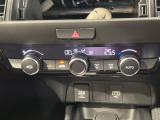 【オートエアコン】一度お好みの温度に設定すれば、車内の温度を検知し風量や温度を自動で調整。暑い…寒い…と何度もスイッチ操作をする必要はありません。快適な車内空間には必須の機能ですね♪