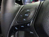 ステアリング左側のスイッチはオーディオの切り替え・選局・音量調整が出来ます。運転中でも簡単に操作が可能です