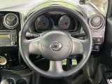 インテリアに合わせたデザインのステアリングは、運転される方のことも考え、運転しやすい形状、大きさです。是非一度、実際に触ってお確かめください。