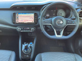 フロントガラスが広く視界が広々としているので、運転がとてもし易いです!