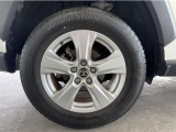 「トヨタ純正アルミホイール」を装着!純正なので車のデザインともマッチしています。高級感やスポーティーさを際立たせてくれます。