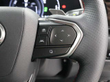 レーダークルーズコントロール(全車速追従機能付)が装備されています。高速道路で定速走行だけでなく、0km/hから約100km/hの広い範囲で先行車との車間距離を適切に保ちながら追従走行ができます。