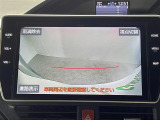 【バックモニター】後ろのカメラの映像をモニターに映し出すことができます!後方の見えない死角や、障害物との距離感をしっかり確認することができます!駐車が苦手な方におすすめです。