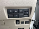 運転席から両側電装スライドドアを操作できます
