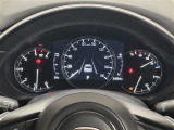 【メーターまわり】ドライバーから見やすい位置にあって安全運転に寄与します。マルチインフォメーションディスプレイでは、クルマに関するたくさんの情報を確認可能。