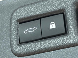 【パワーバックドア】スマートキーや運転席のボタンを押すだけでリアゲートが自動で開閉します!荷物を持っている時や、高い位置にあるバックドアを閉める際に便利な機能です♪