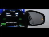隣車線を走る車両をレーダーで検知し、ドアミラーでは確認しにくい後側方エリアに存在する車両に加え、急接近してくる車両も検知します。車両を検知するとドアミラーに搭載されたLEDインジケーターが点灯します。