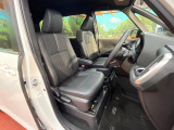 運転席シート廻りは使用感も少なく、良好な状態となっています。丁寧に使われていたことがよくわかりますね。