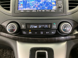 【デュアルフルオートエアコン】エアコンはもちろん簡単操作のフルオートタイプですが、運転席側と助手席側で独立して温度設定が可能なデュアルフルオートエアコンを装備しております!