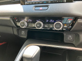 運転席助手席シートヒーター、左右独立温度コントロール式フルオートエアコン