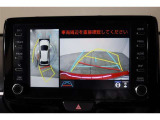 車両を上から見たような映像表示するパノラミックビューモニター付き!