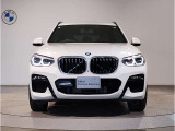☆BMWの代名詞とも言える【キドニーグリル】一目見ただけでBMW車であると認識できる確固たるアイコンとして存在感を放ちます☆
