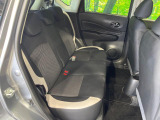 コンパクトカーですが、セカンドシートは十分な広さがあり快適にお乗りいただけます♪シートを倒して大きな荷物を積んだりと、用途の幅が広い1台です。