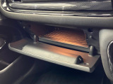 ●グローブBOX:運転席周りの収納にお使いいただけます!