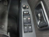 運転席オート機能付パワーウィンドウが付いています。