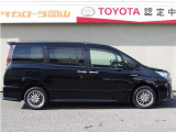 両側パワースライドドア付きだから、狭い駐車スペースなどでの 乗り降りラクラク!小さなお子さまのいるご家庭には嬉しい装備。
