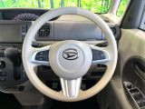 インテリアに合わせたデザインのステアリングは、運転される方のことも考え、運転しやすい形状、大きさです。是非一度、実際に触ってお確かめください。