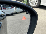 BSM(ブラインドスポットモニタリング)付き!車線変更の際、ドアミラーに映っていない斜め後方のクルマの存在に気が付かず・・・なんてことをサポートしてくれます!