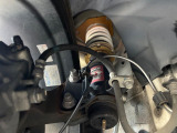 【HKS製Dampers】車高が低くなり、スタイリッシュな見た目となっております。車両の重心が下がる事で、走行時の安定性も向上します♪