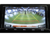 バックモニターは、ガイドライン付。ハンドル操作に合わせてガイドラインが変化し、苦手なバックをアシストします。