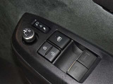 電動格納式ドアミラー・全席対応のパワーウィンドウを装備してます。