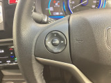 ステアリングにオーディオ操作スイッチが付いています。オーディオ画面に直接タッチしなくても操作が出来ますので、運転に集中できます。