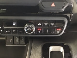 運転席/助手席シートヒーターで寒い日もすぐに温かくなり快適に過ごせます。2段階の温度調整が可能です