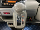 【インパネシフト】シフト操作のしやすいインパネシフトです。足元が広くなりすっきりしますので、大柄な方でも快適に運転ができます。