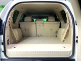 積み下ろしのしやすいデッキにはたっぷりと荷物を積み込んでいただけます。遊びから仕事まで、様々なシーンで頼れます♪