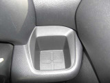 運転席側ドリンクホルダー