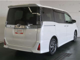 たくさん乗れるのがこの車の魅力!2台で移動しないと・・・なんて時もこの車なら1台で!大活躍です♪