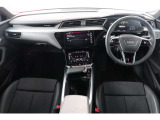 Audiのインテリアはエクステリア同様、優れたデザイン性とクオリティ、そして機能性を兼ね備えております。