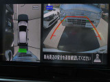 クルマを空から見たような映像が映る、アラウンドビューモニターで、車両周辺の安全確認も一目できます!小さなお子様や障害物も確認できるので、運転のしやすさだけでなく事故防止にも役立ち安心して駐車できます♪