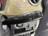 【オートライト】周りの明るさに応じて自動でヘッドライトの点灯・消灯ができる機能です!ライトの付け忘れ・消し忘れなどが無くなり、雨の日や夕方の走行も安心!トンネル通過時も便利ですね♪