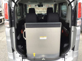 車いす福祉車両となります。フラップ格納から展開まで。