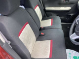 高いホールド性で運転姿勢が安定します。長距離ドライブでも疲れにくいのが魅力です。快適なドライビングライフをお送りください♪