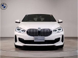 【キドニーグリル】BMWは約90年もの間、ほぼ全ての車両にひと目でBMWだと分かるこの特徴的なフロントグリルが備えられ、デザイン・アイコンとして親しまれてきました。