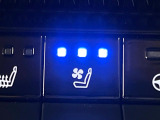 【シートベンチレーション】夏場は涼しい風でお尻や背中の熱やムレを防ぎ、冬はエアコンよりも早く温まってポカポカに!季節を問わず快適に過ごせます。
