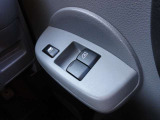 ビジネスカーでも快適装備は外せません。運転席&助手席はパワーウインドウです。(挟み込み防止機能付き)。