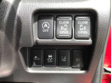 【両側電動スライドドア】狭い場所でもドアを全開にでき、チャイルドロックを使っても運転席のスイッチを操作するだけでドアの開け閉めが可能です。小さなお子様でもボタン一つでスライドドアの開閉可能です。