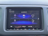 【Honda純正ナビゲーション(Honda CONNECT対応)】通信により地図が自動で更新され、車内Wi-Fiでスマホやタブレット、ゲーム機なども楽しめます。