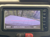 【バックカメラ】駐車時に後方がリアルタイム映像で確認できます。大型商業施設や立体駐車場での駐車時や、夜間のバック時に大活躍!運転スキルに関わらず、今や必須となった装備のひとつです!