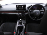 ◆視界広々で非常に運転しやすくロングドライブでも疲れを感じさせないすっきりとまとまったインパネ周りです。